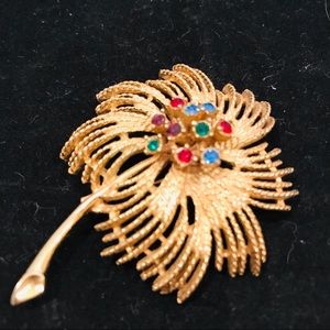 Vintage Sarah Conventry Brooch/Pin
Gold Ton Flower Green Purple Red Blue Stones